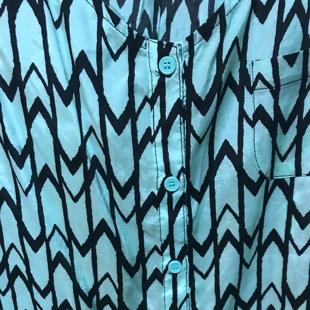 Chevron pattern mint and black button up tank.
